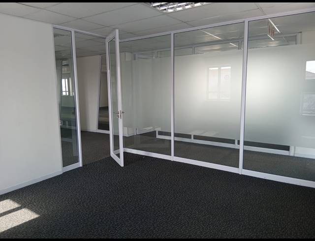 1,224M² BUILDING TO LET IN BRYANSTON